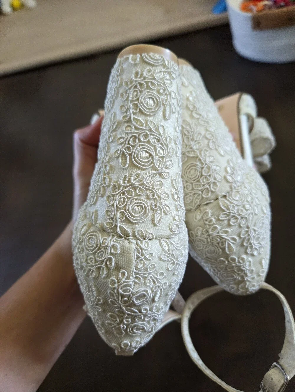 ​Kailee P Ivory Floral Lace Bow Ankle Strap Block Heels Bridal Shoes Size 8
